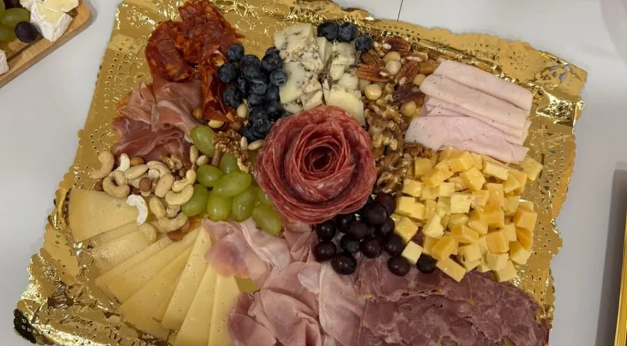 La mesa que pone para las que van